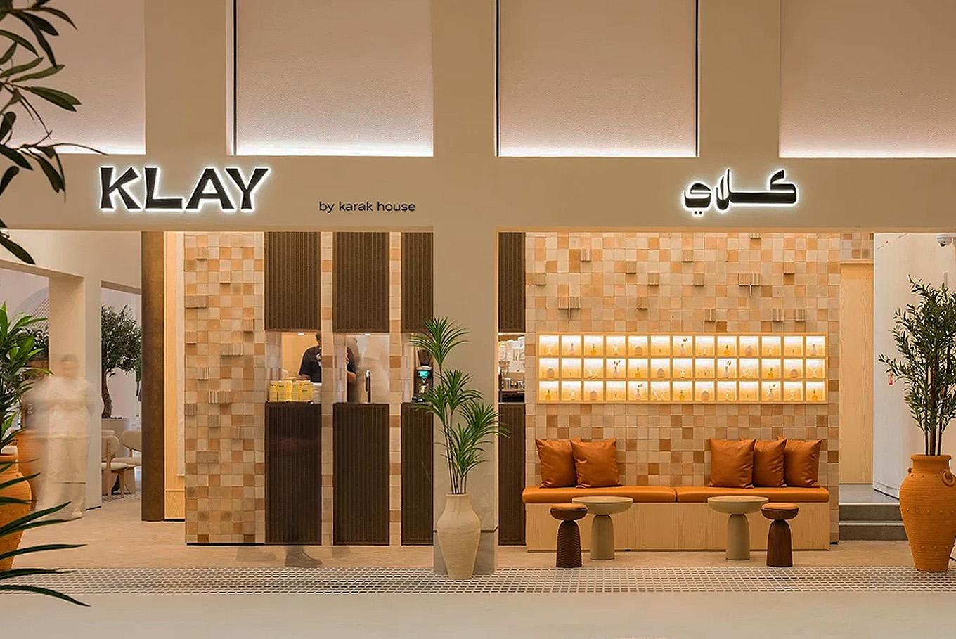 Klay shopfront, with walls of Datecrete tiles.